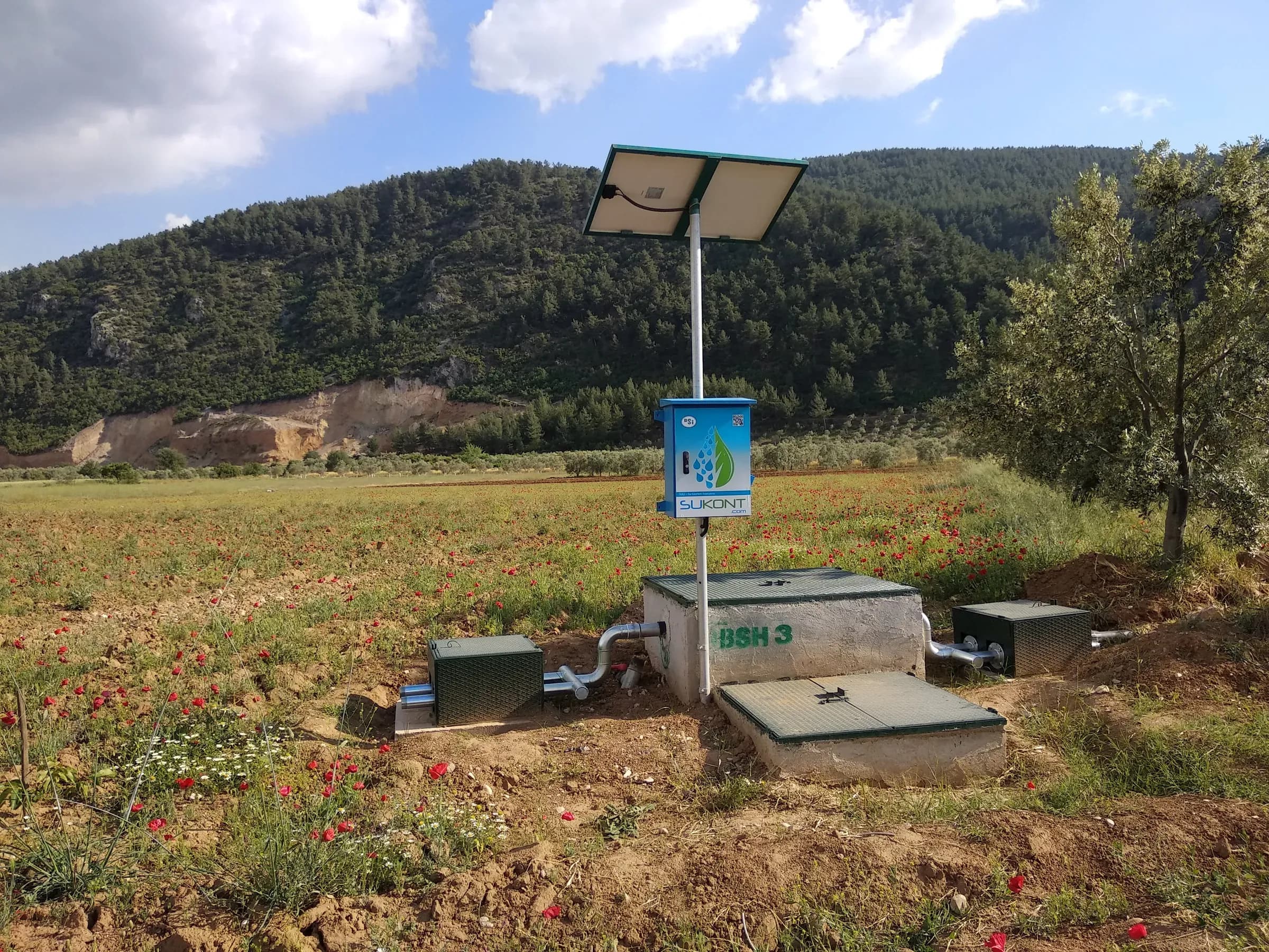 Güneş panelli tarla hidrantı